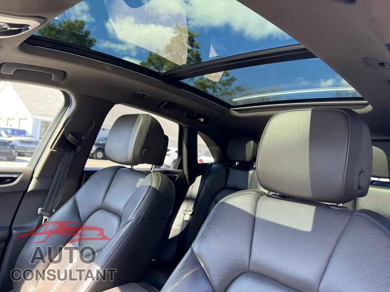 PORSCHE MACAN 2015 - WP1AB2A56FLB63200