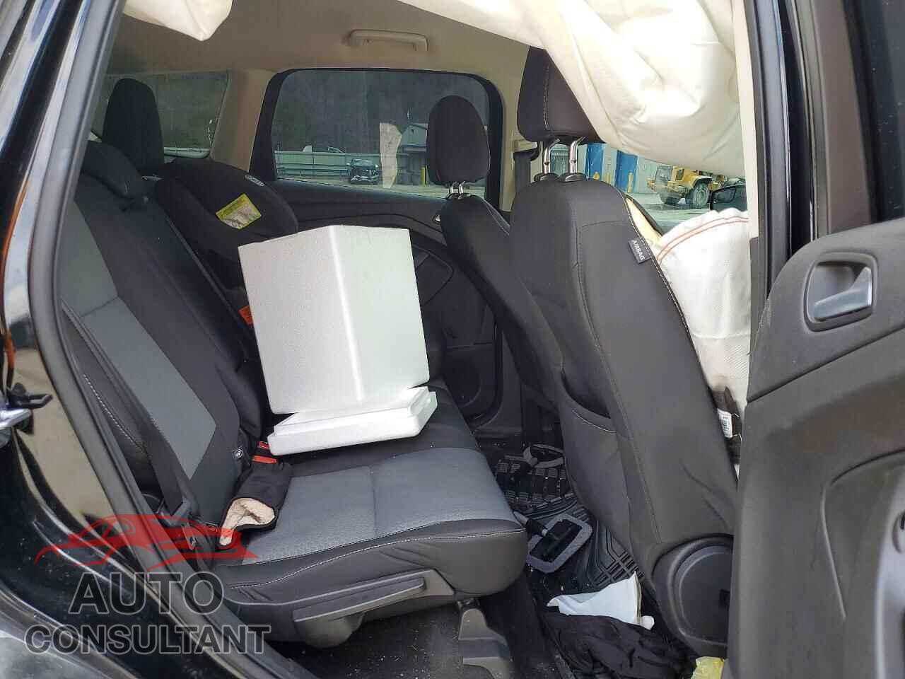 FORD ESCAPE 2017 - 1FMCU0GD9HUD80675