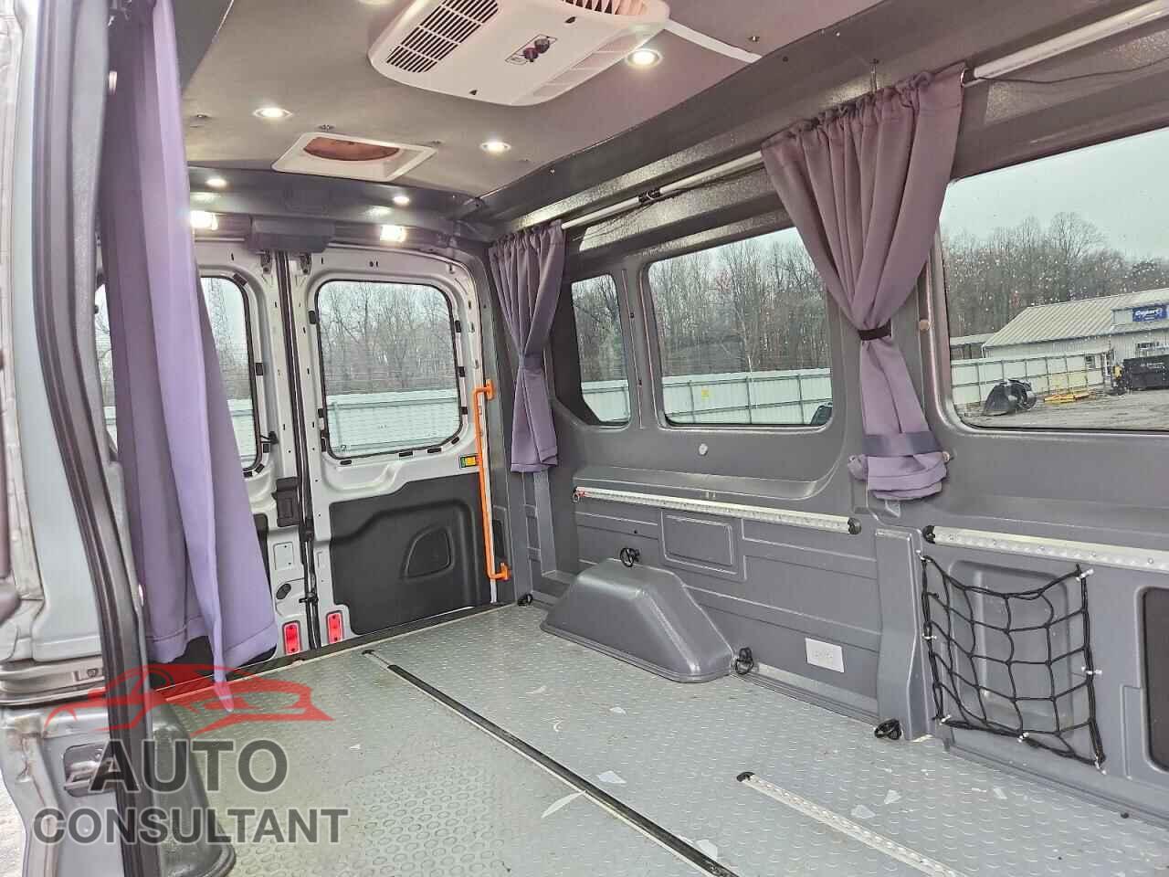 FORD TRANSIT 2018 - 1FTYR2CG2JKA83479