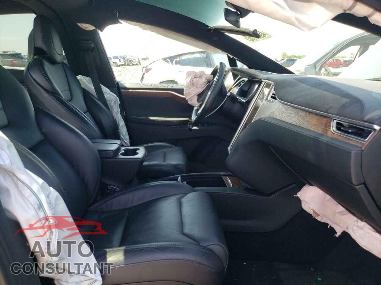 TESLA MODEL X 2017 - 5YJXCBE26HF049275