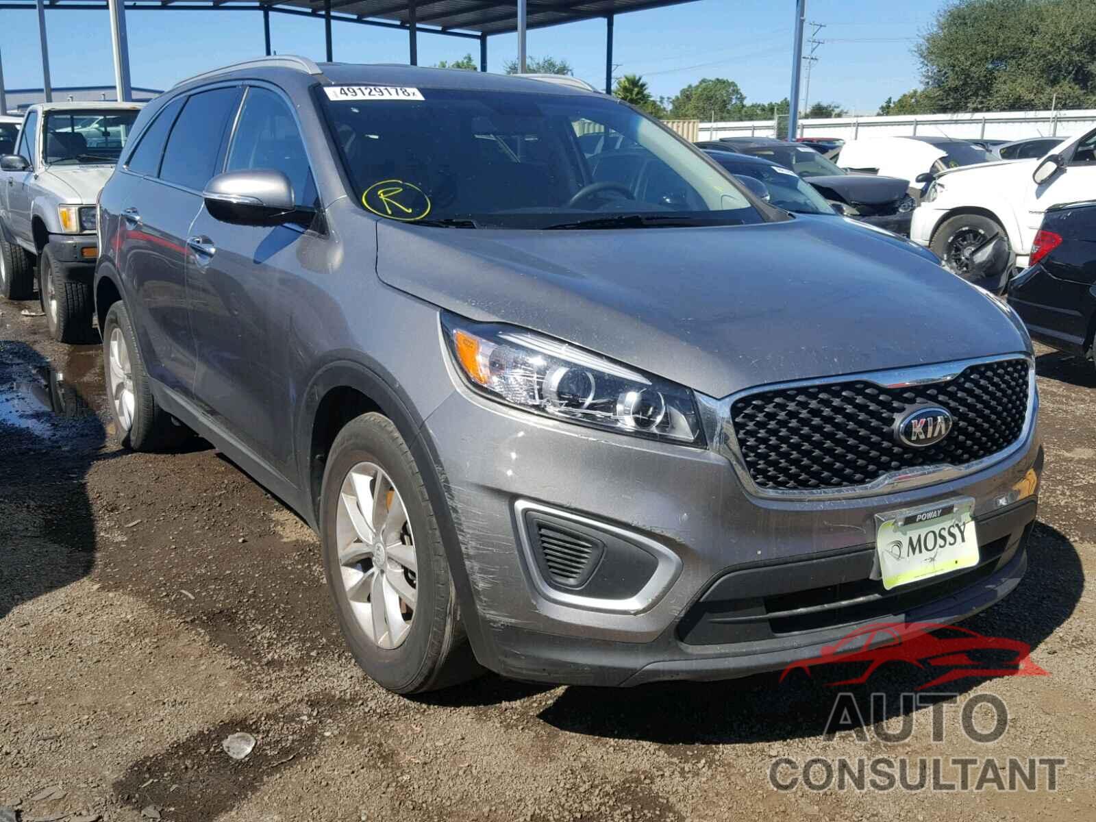 KIA SORENTO LX 2018 - 5XYPG4A58JG388022