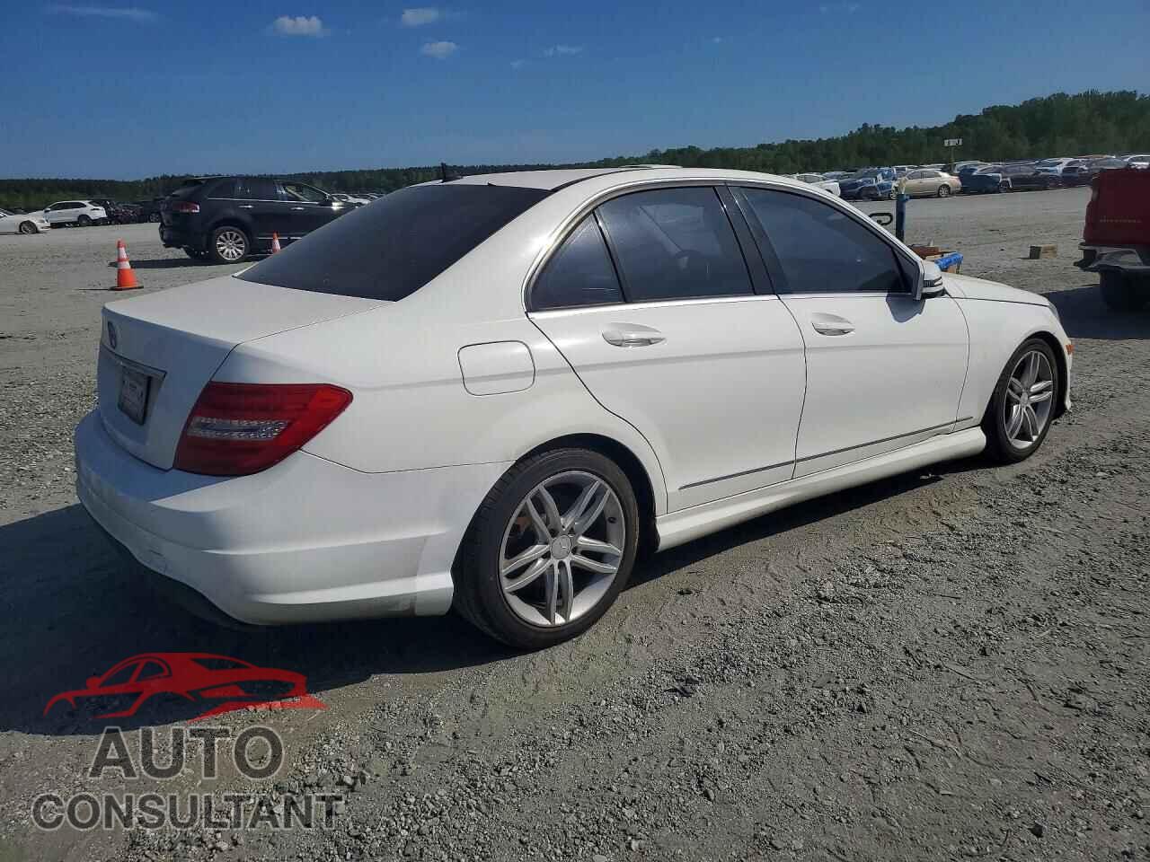 MERCEDES-BENZ C-CLASS 2013 - WDDGF4HB2DR272437