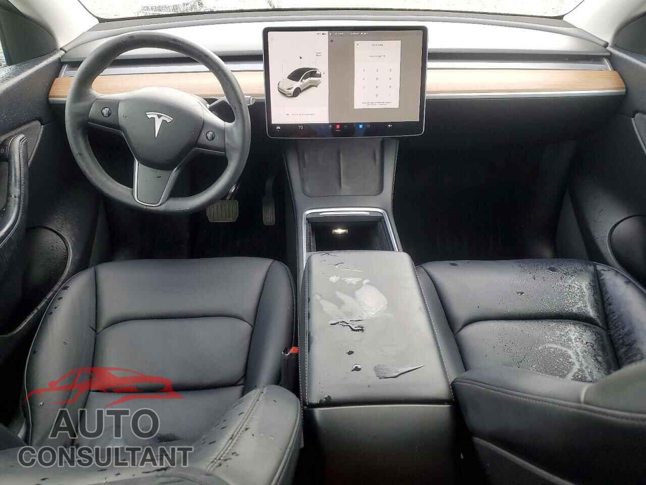 TESLA MODEL Y 2021 - 5YJYGDEEXMF153552