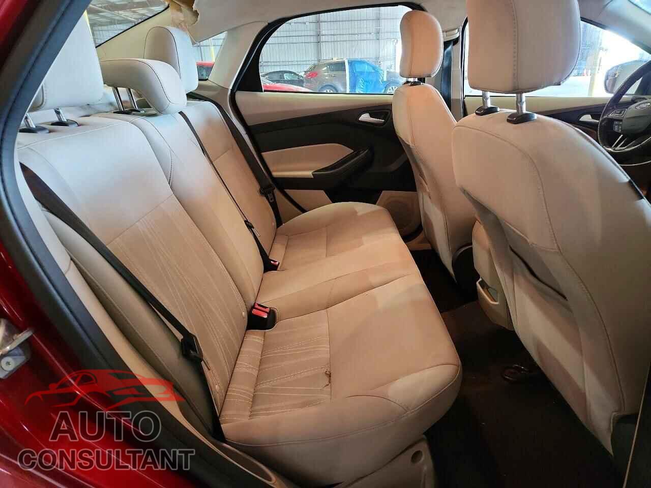 FORD FOCUS 2015 - 1FADP3F27FL267821