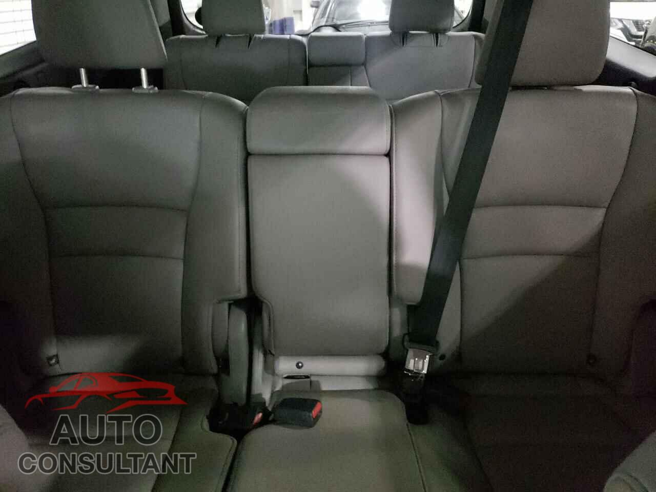 HONDA PILOT 2016 - 5FNYF6H97GB111549