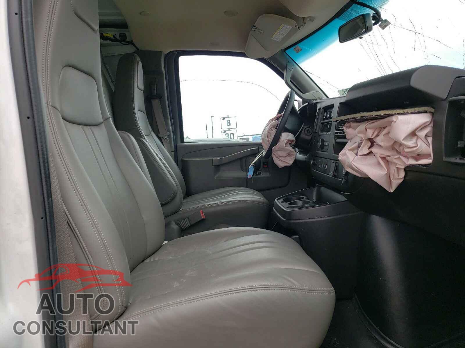 CHEVROLET EXPRESS 2019 - 1GCWGAFG9K1221027