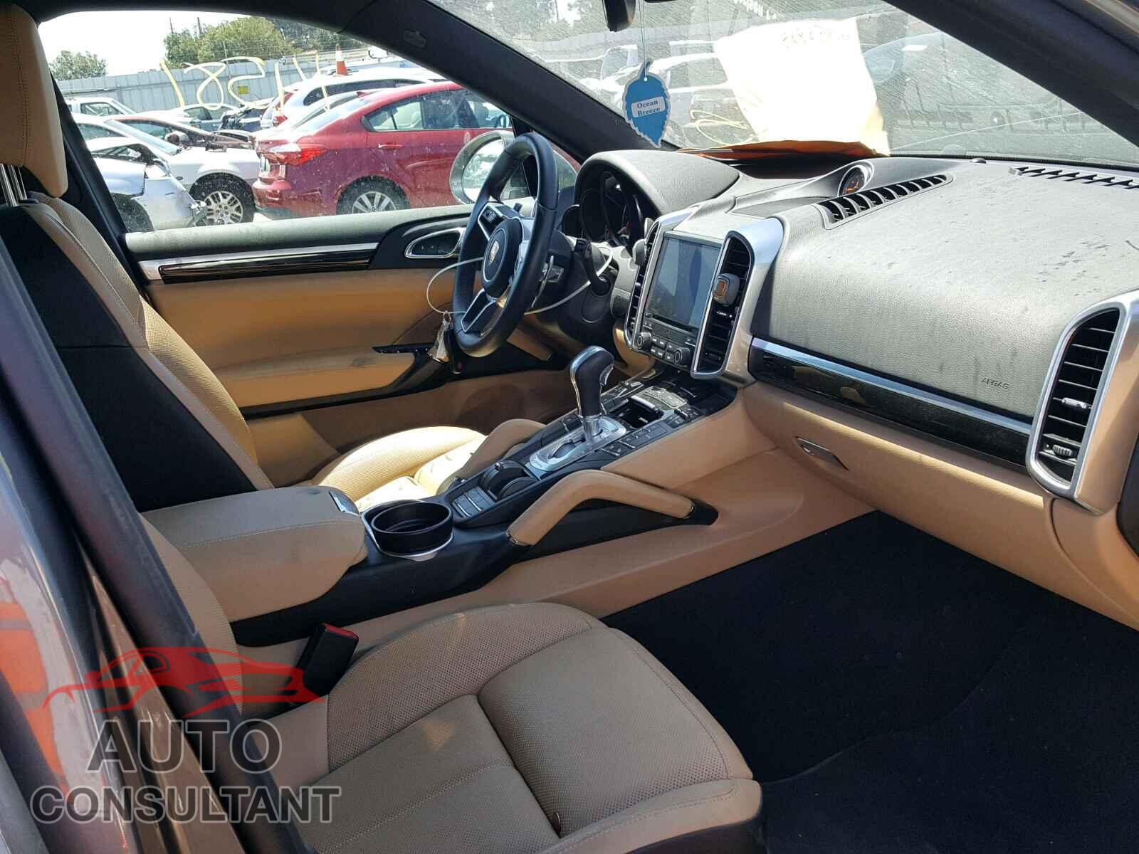 PORSCHE CAYENNE 2017 - WP1AA2A20HKA89130