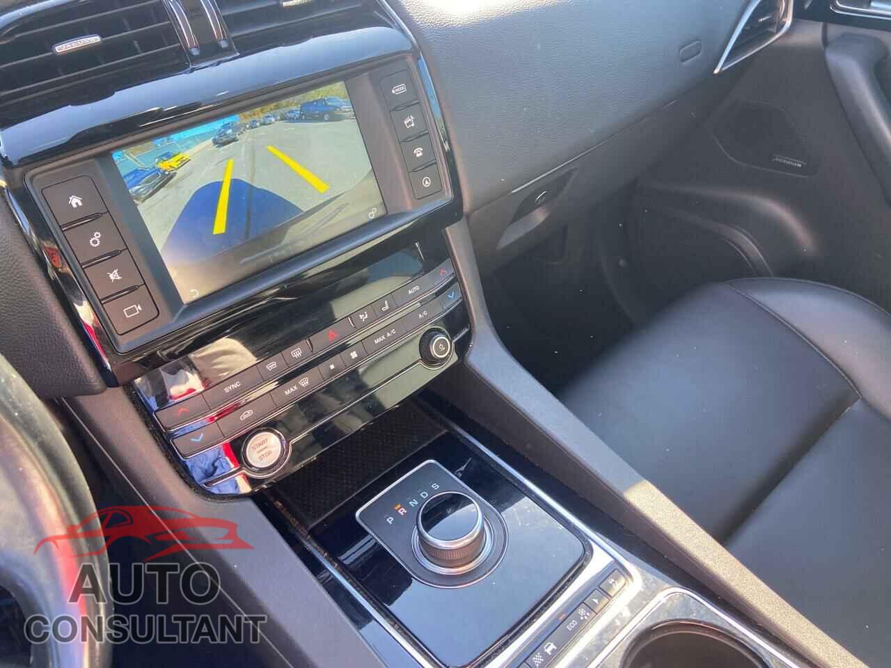 JAGUAR F-PACE 2017 - SADCJ2BN1HA488240