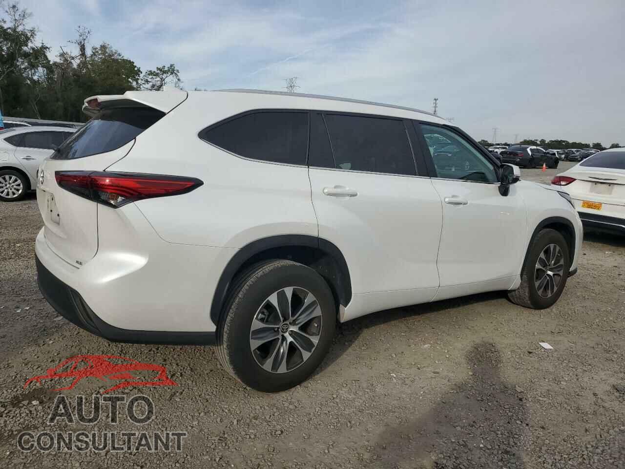 TOYOTA HIGHLANDER 2023 - 5TDKDRAH4PS040613