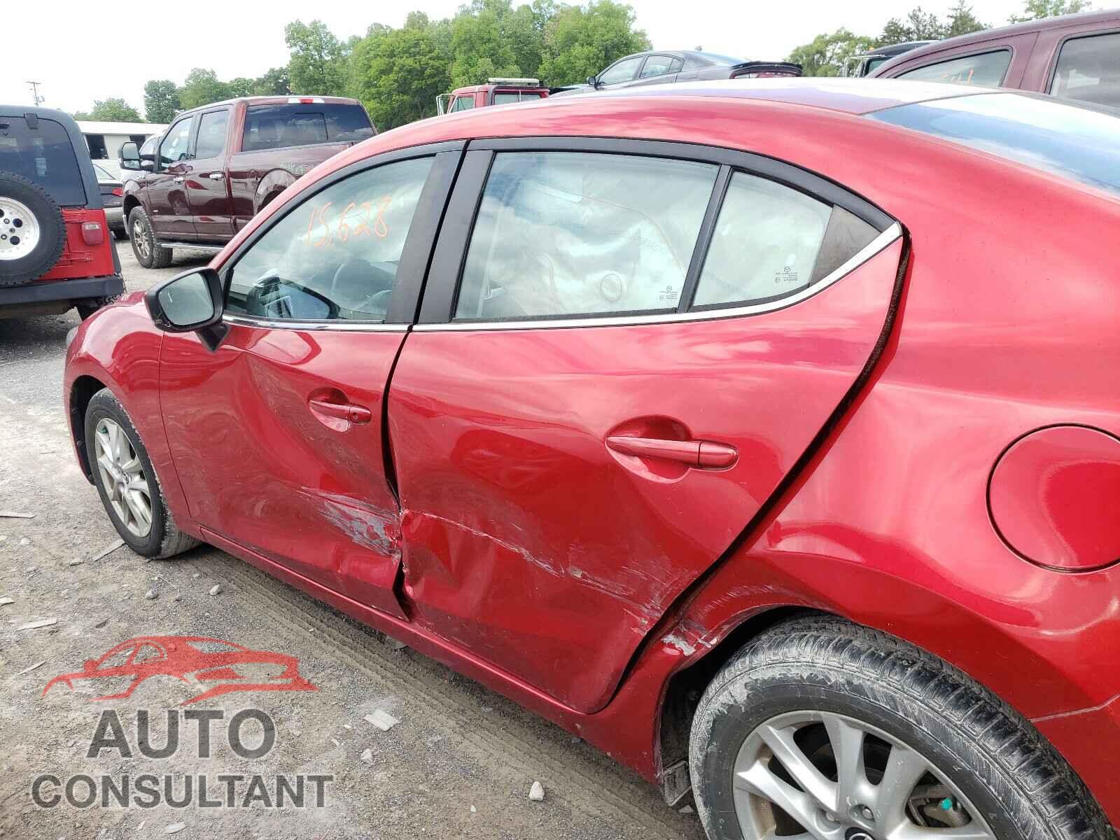 MAZDA 3 2018 - 3MZBN1U76JM161889