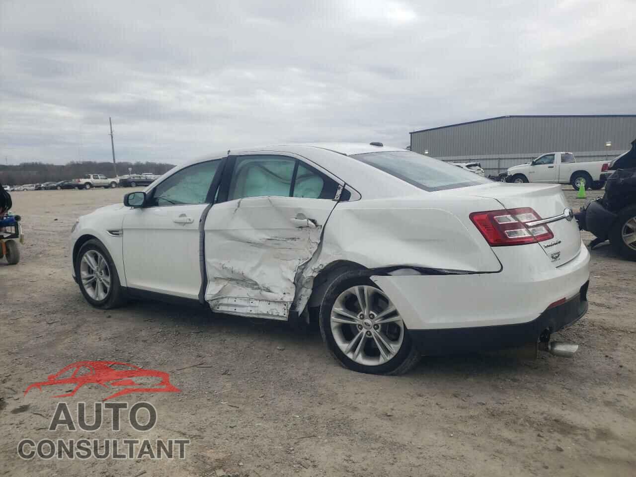 FORD TAURUS 2018 - 1FAHP2D8XJG108697