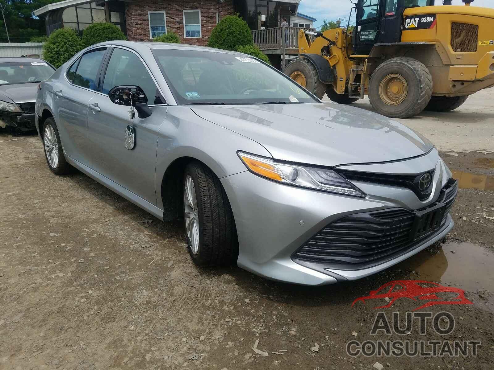 TOYOTA CAMRY 2018 - 4T1B11HK8JU110429
