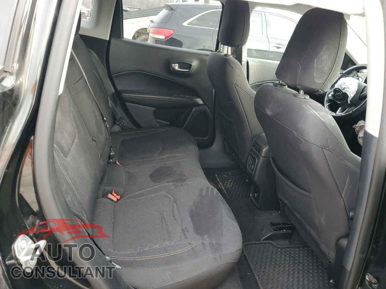 JEEP COMPASS 2018 - 3C4NJCAB2JT133576
