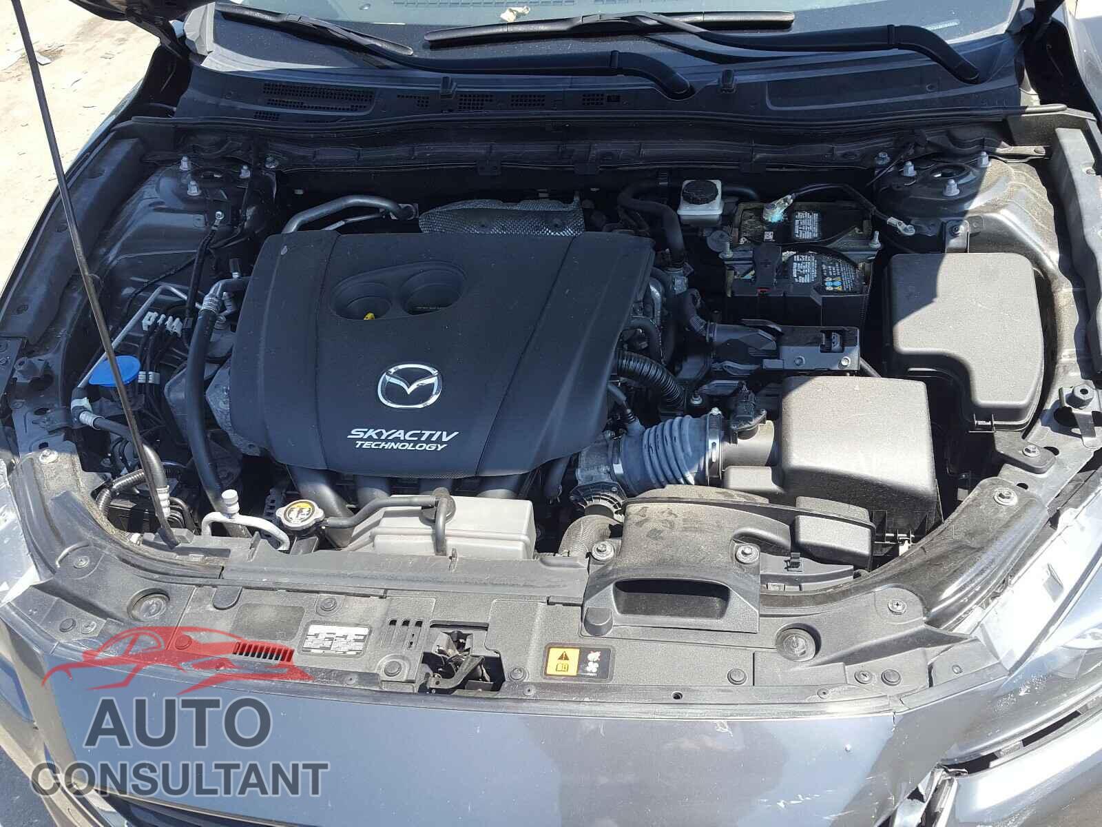 MAZDA 3 2018 - 3MZBN1V37JM184884