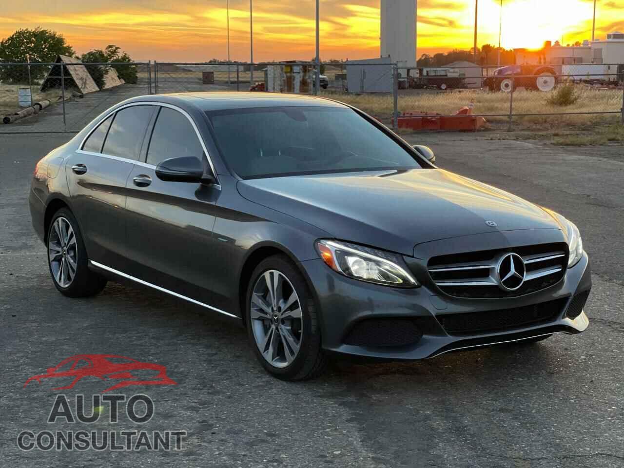 MERCEDES-BENZ C CLASS 2018 - 55SWF4HB1JU239385