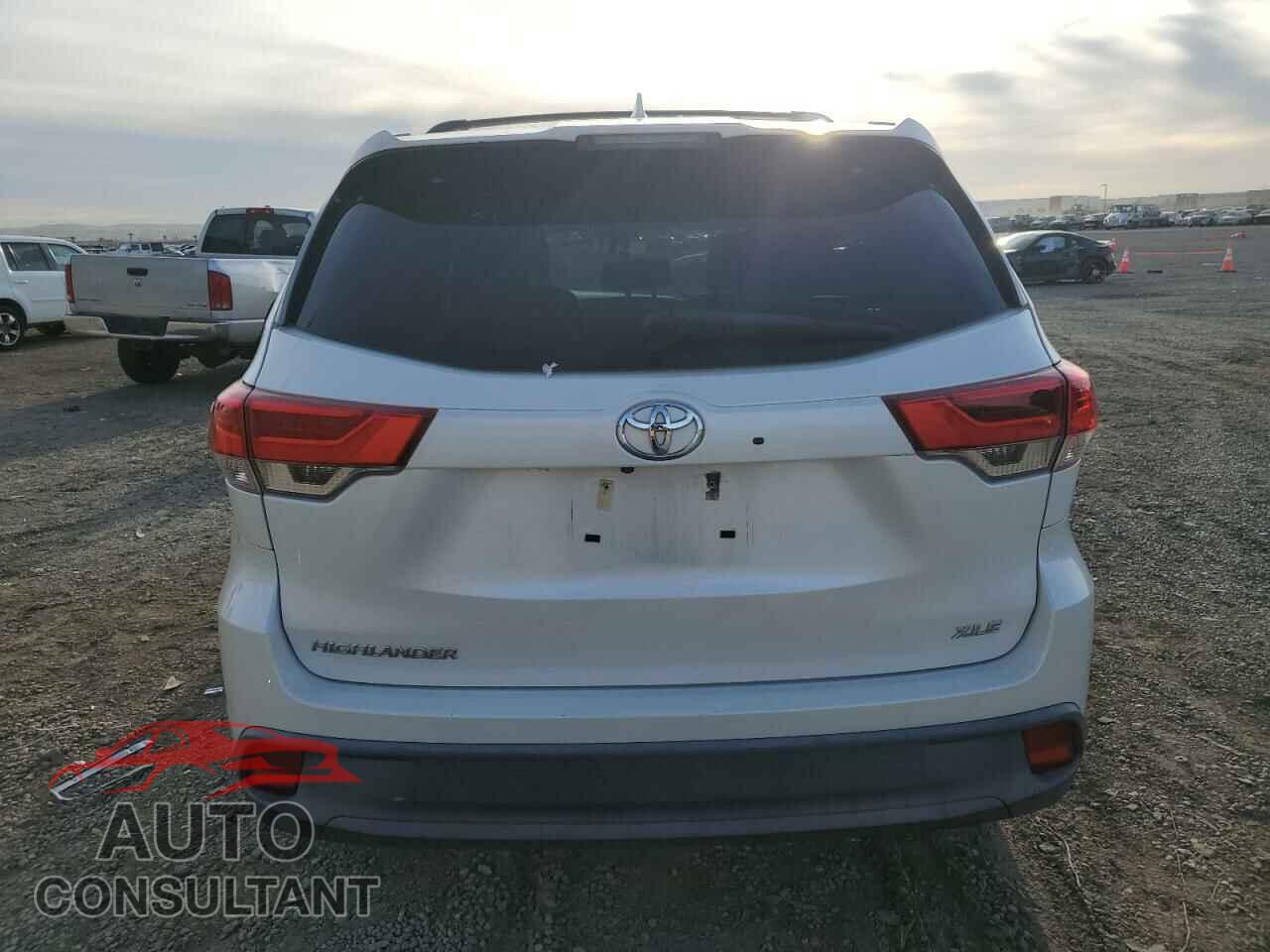 TOYOTA HIGHLANDER 2018 - 5TDKZRFH3JS276896