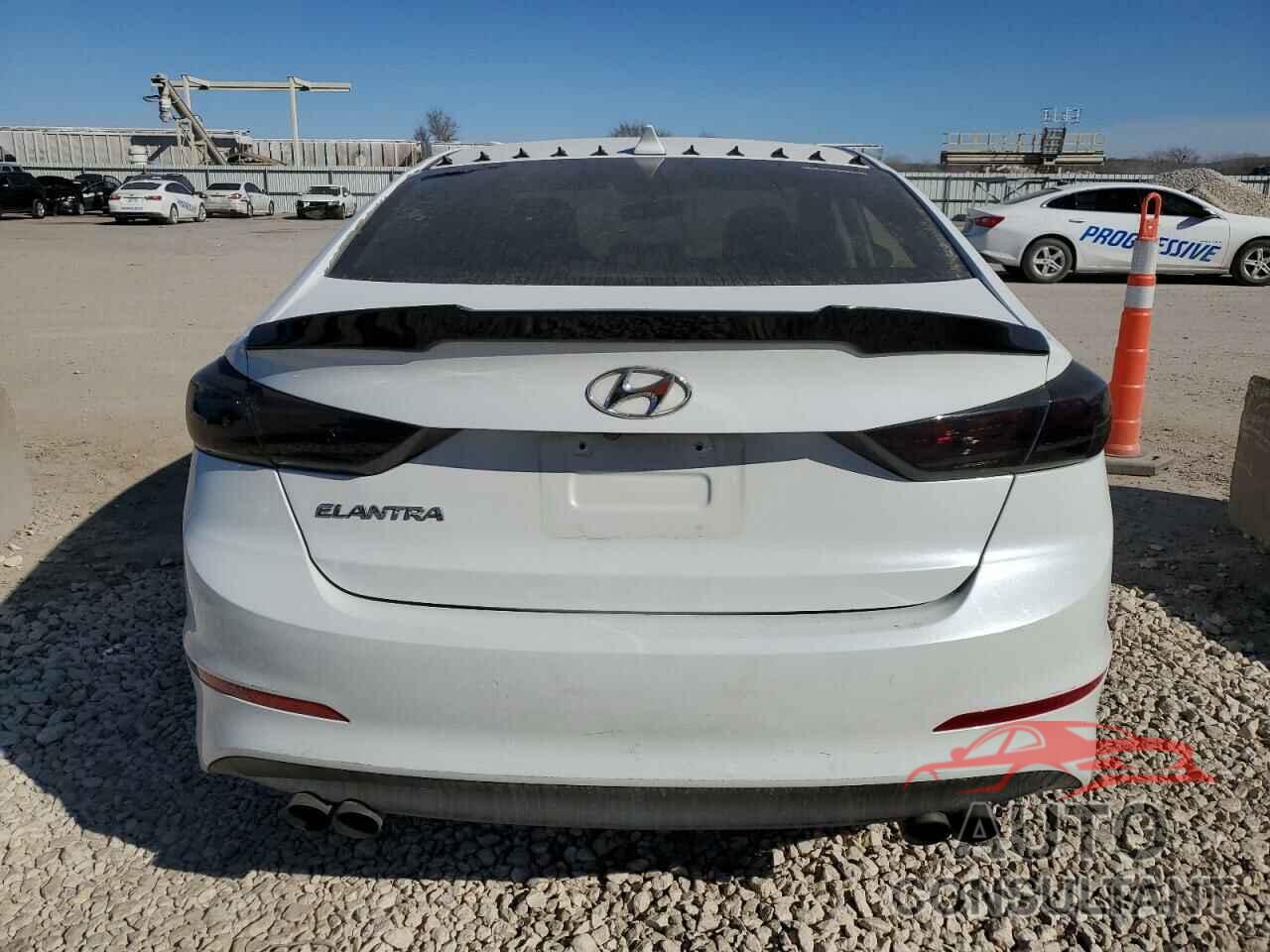 HYUNDAI ELANTRA 2018 - 5NPD84LF8JH244131