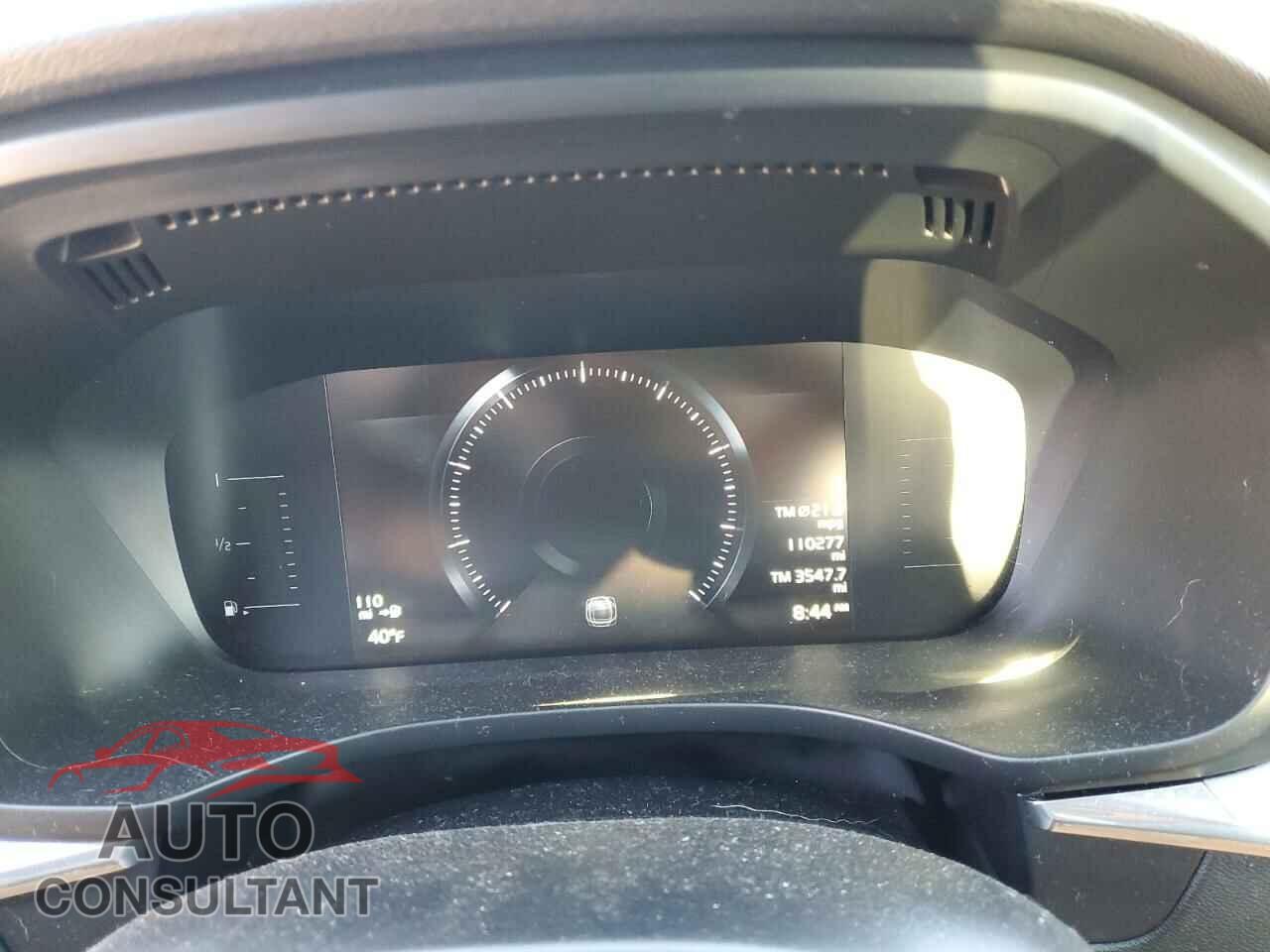 VOLVO XC60 2018 - LYV102RK7JB087663