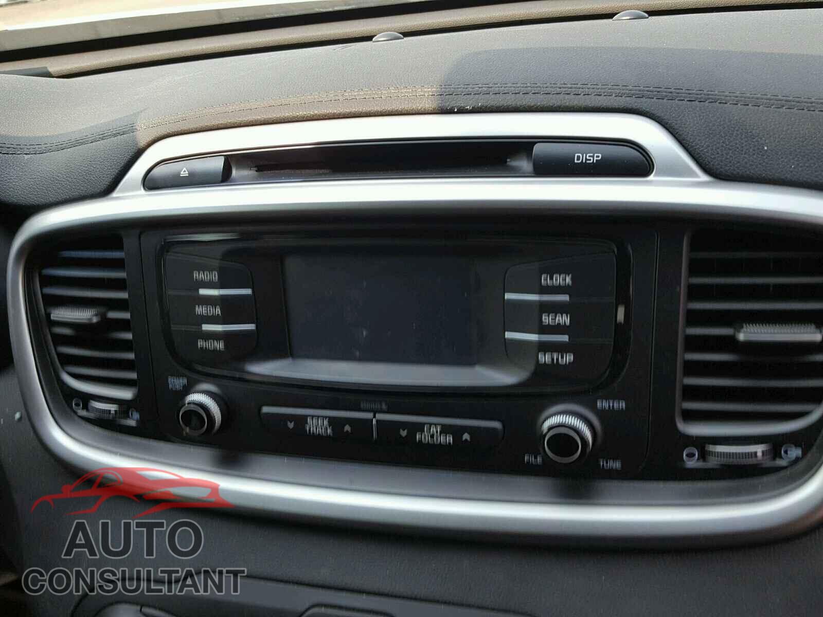 KIA SORENTO LX 2017 - 5XYPGDA59HG226409