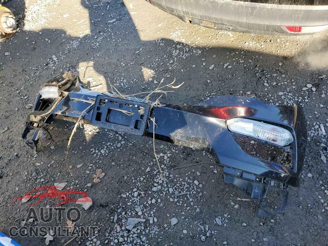 HONDA PILOT 2018 - 5FNYF6H57JB014520