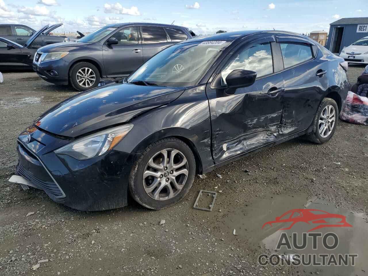 TOYOTA YARIS 2017 - 3MYDLBYV3HY177438