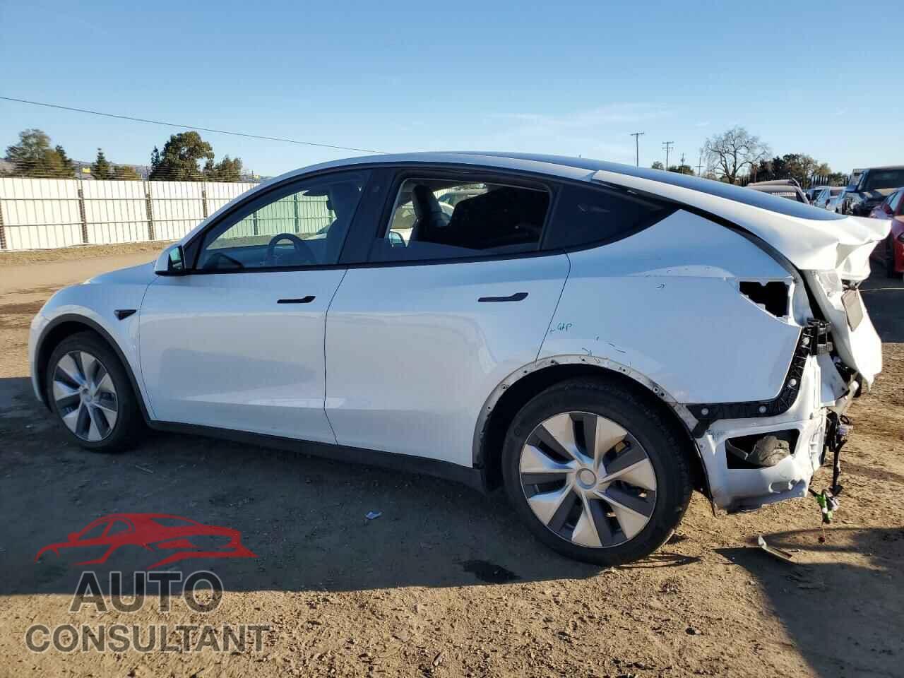 TESLA MODEL Y 2021 - 5YJYGAEE0MF272547