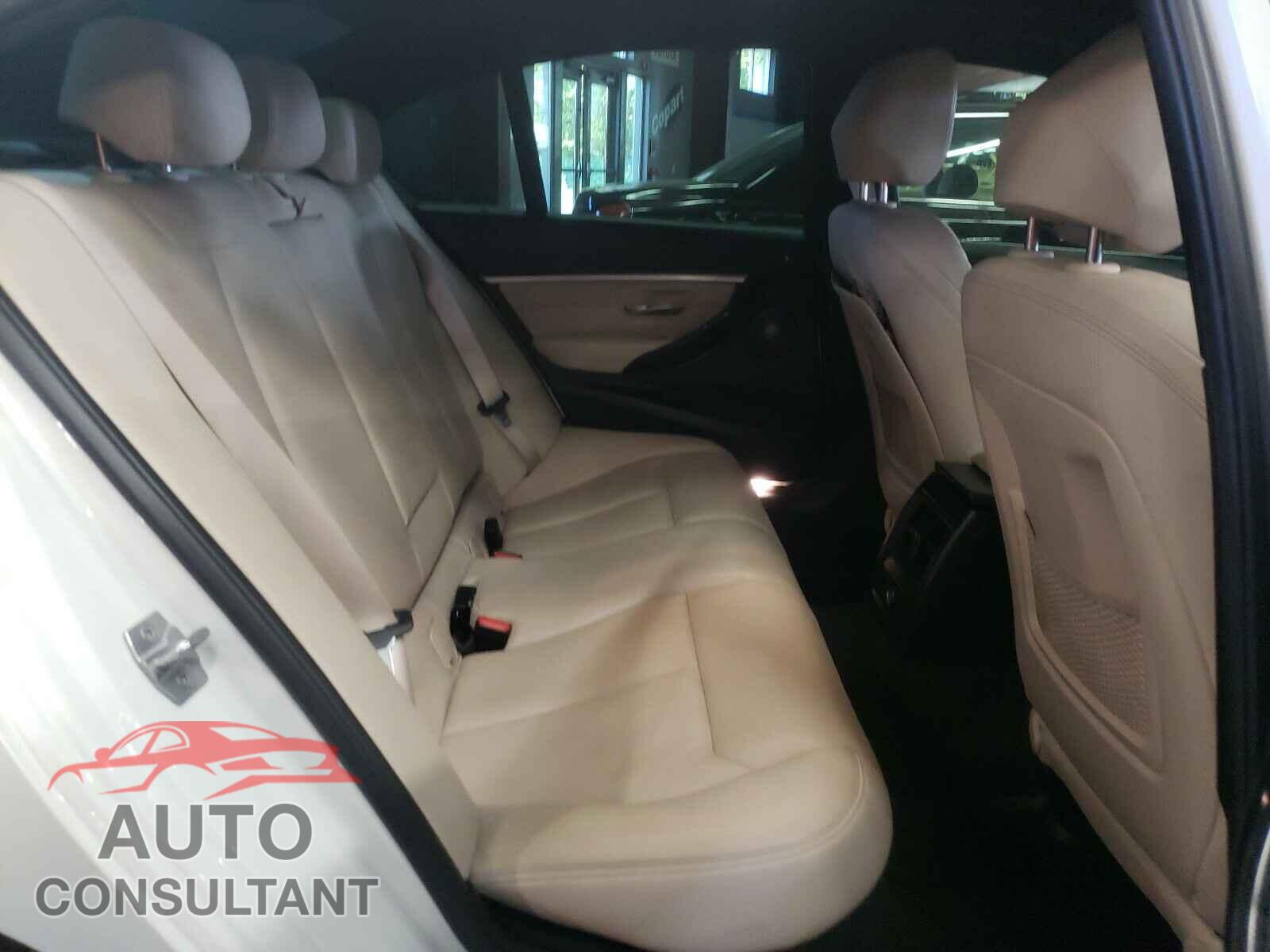 BMW 3 SERIES 2017 - WBA8E1C38HA029412