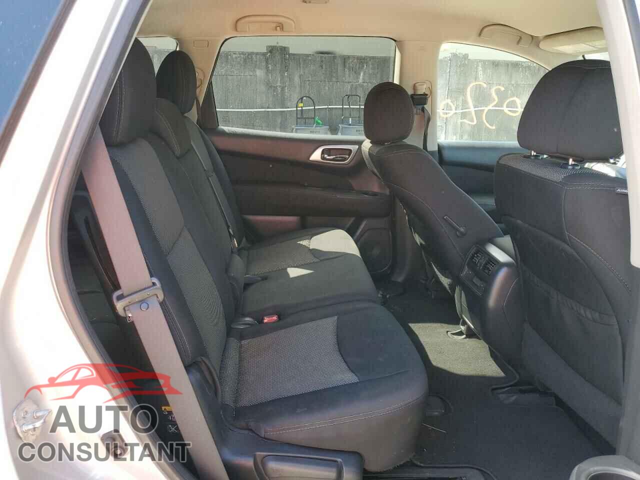 NISSAN PATHFINDER 2017 - 5N1DR2MN8HC665985