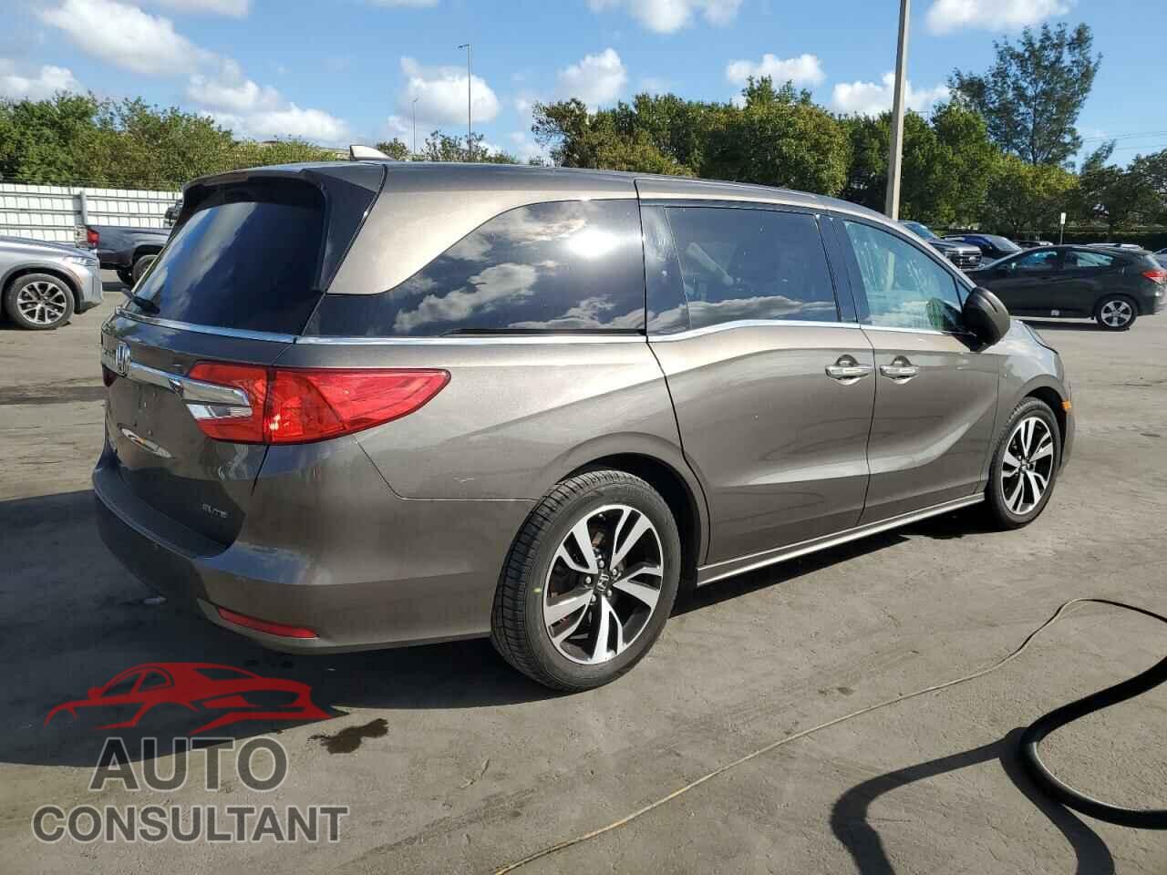 HONDA ODYSSEY 2018 - 5FNRL6H99JB092359