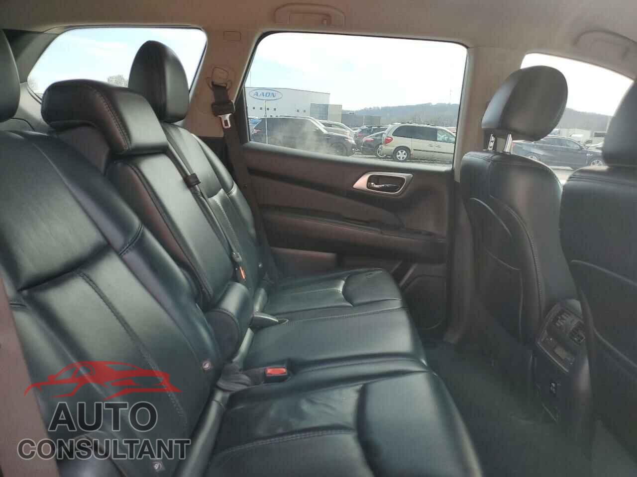 NISSAN PATHFINDER 2017 - 5N1DR2MM8HC652693