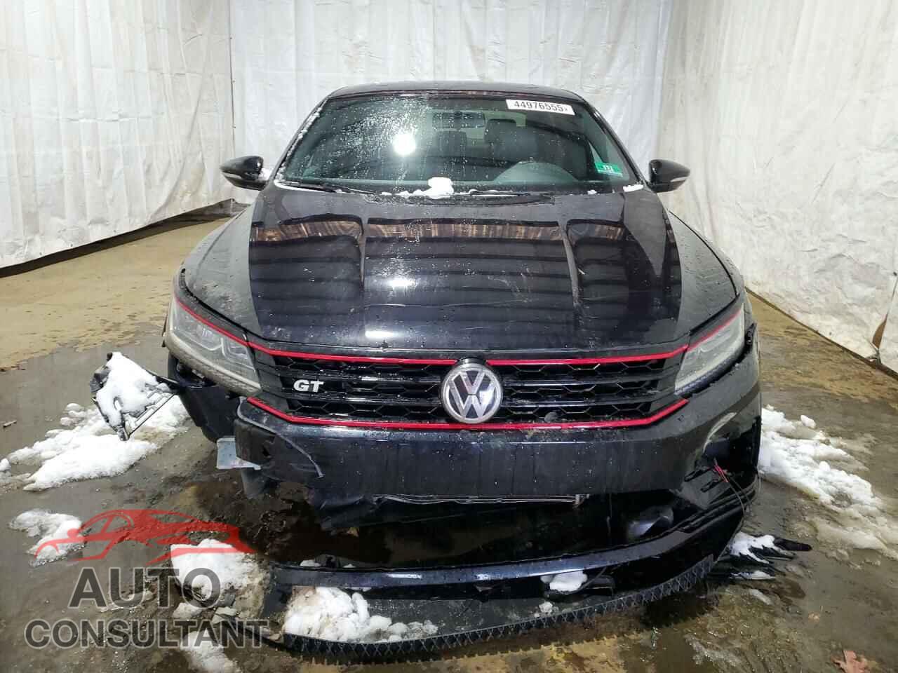 VOLKSWAGEN PASSAT 2018 - 1VWJM7A35JC030442