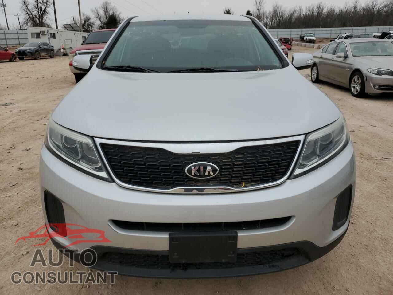 KIA SORENTO 2015 - 5XYKT3A64FG610460