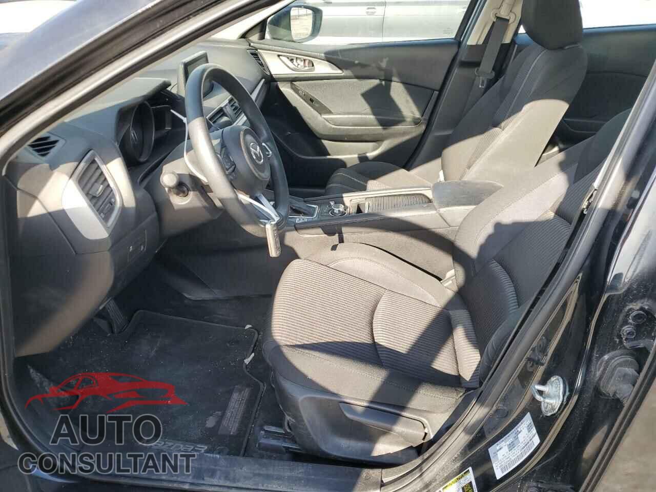 MAZDA 3 2018 - 3MZBN1U76JM184055
