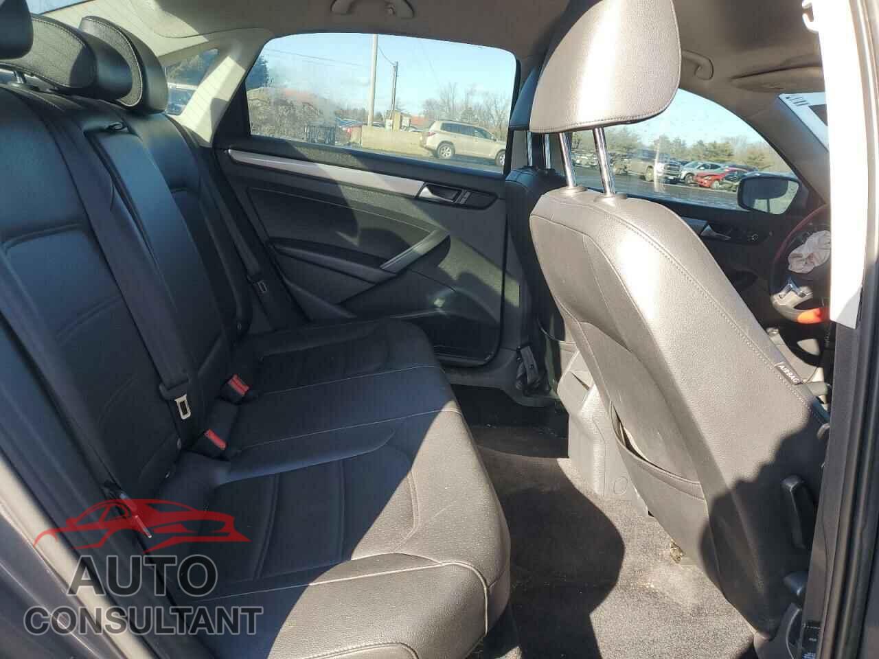 VOLKSWAGEN PASSAT 2014 - 1VWAP7A30EC016512