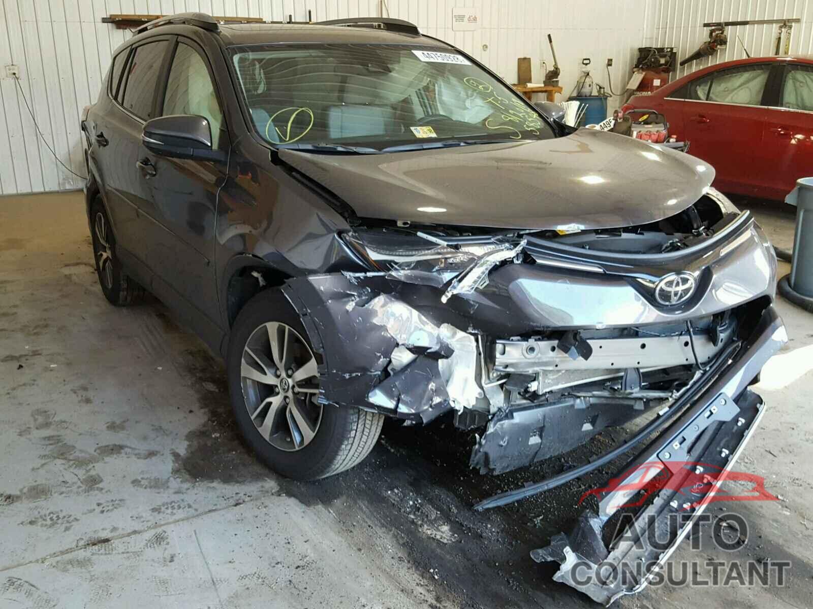 TOYOTA RAV4 XLE 2018 - JTMRFREV4JJ720251