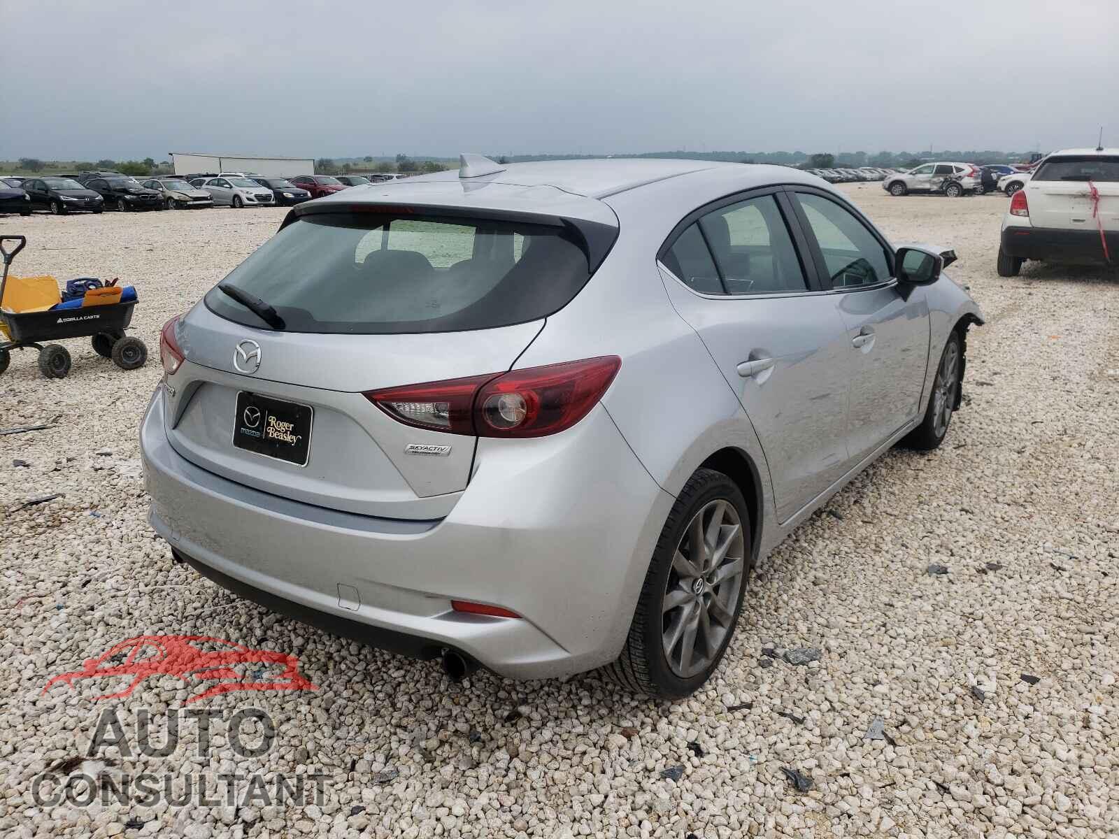 MAZDA 3 2018 - 3MZBN1M37JM237391