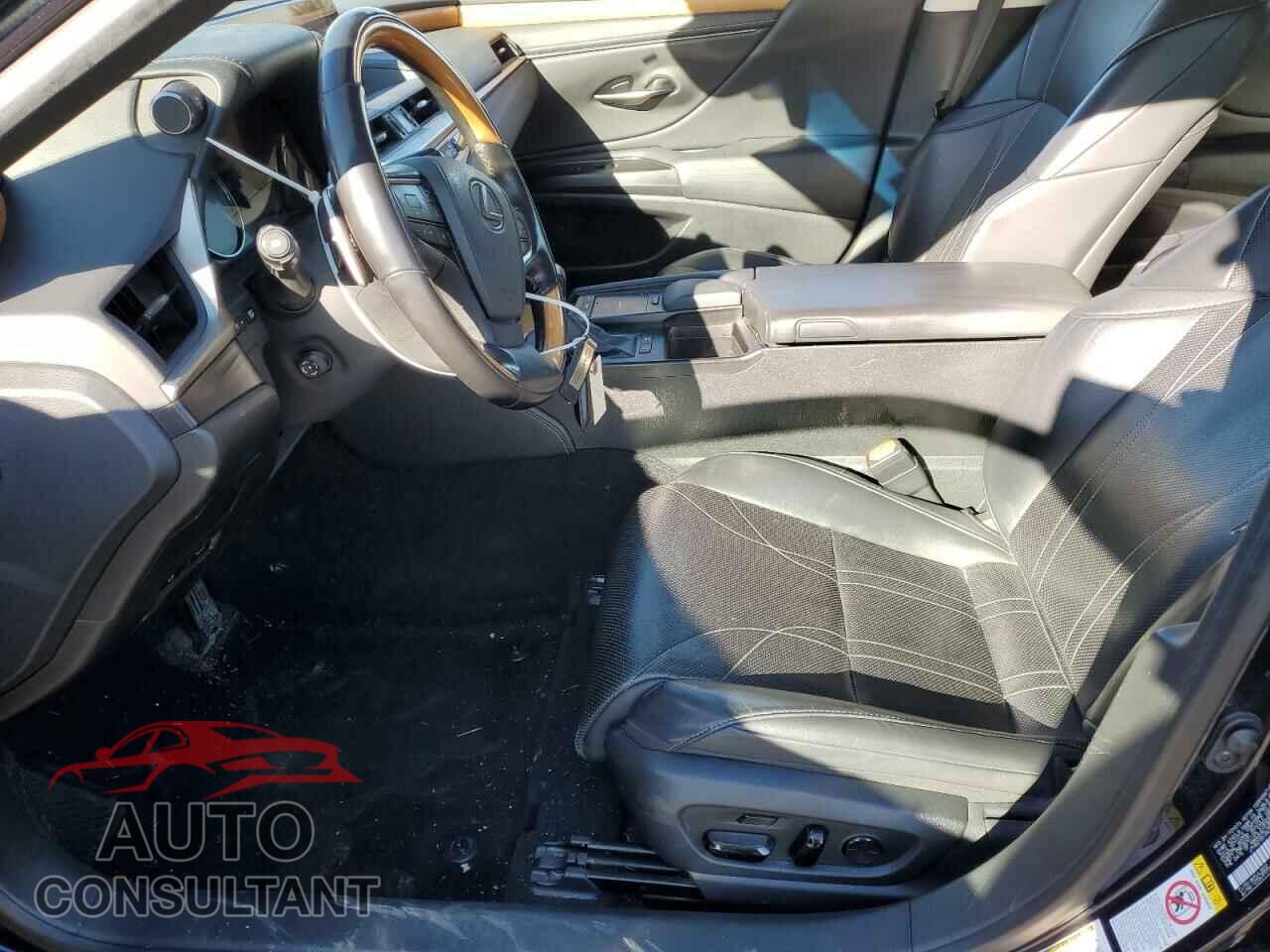 LEXUS ES300 2019 - JTHB21B1XK2013634