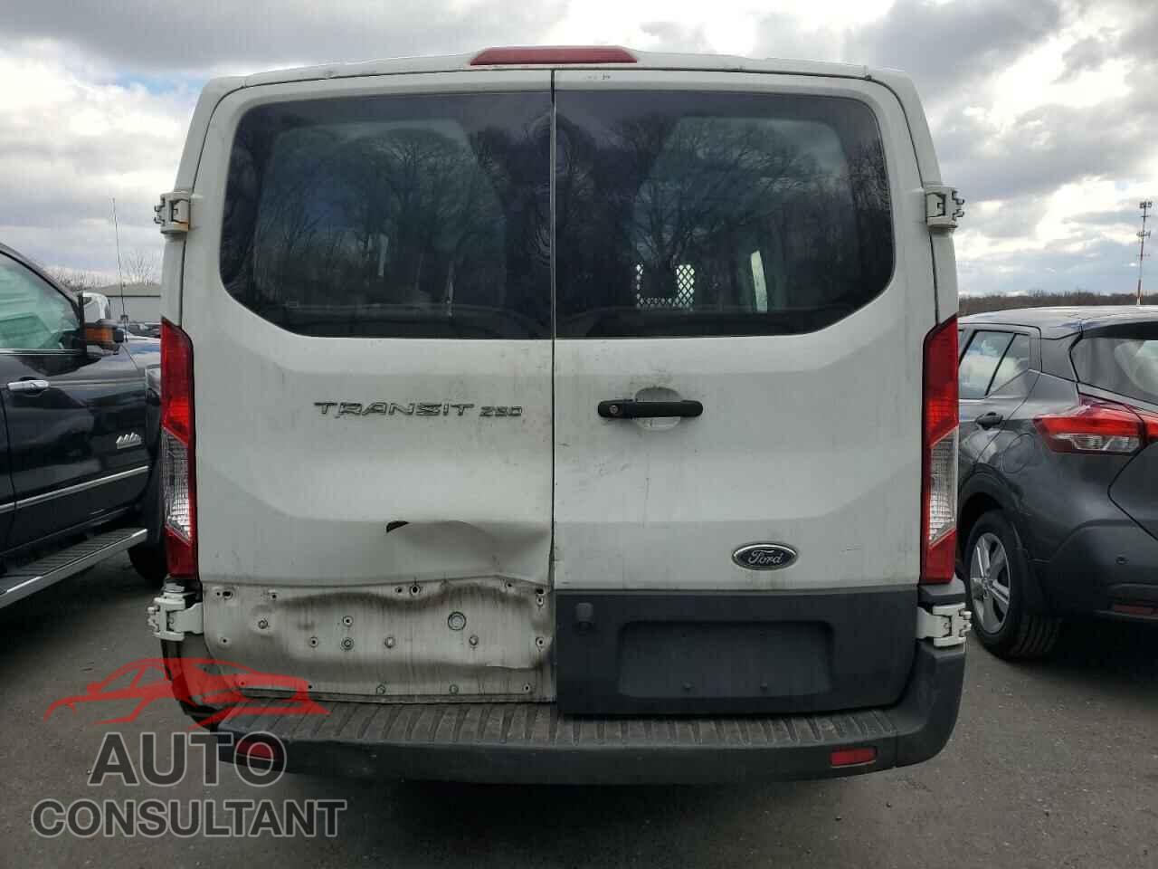 FORD TRANSIT 2018 - 1FTYR1ZM1JKB16981