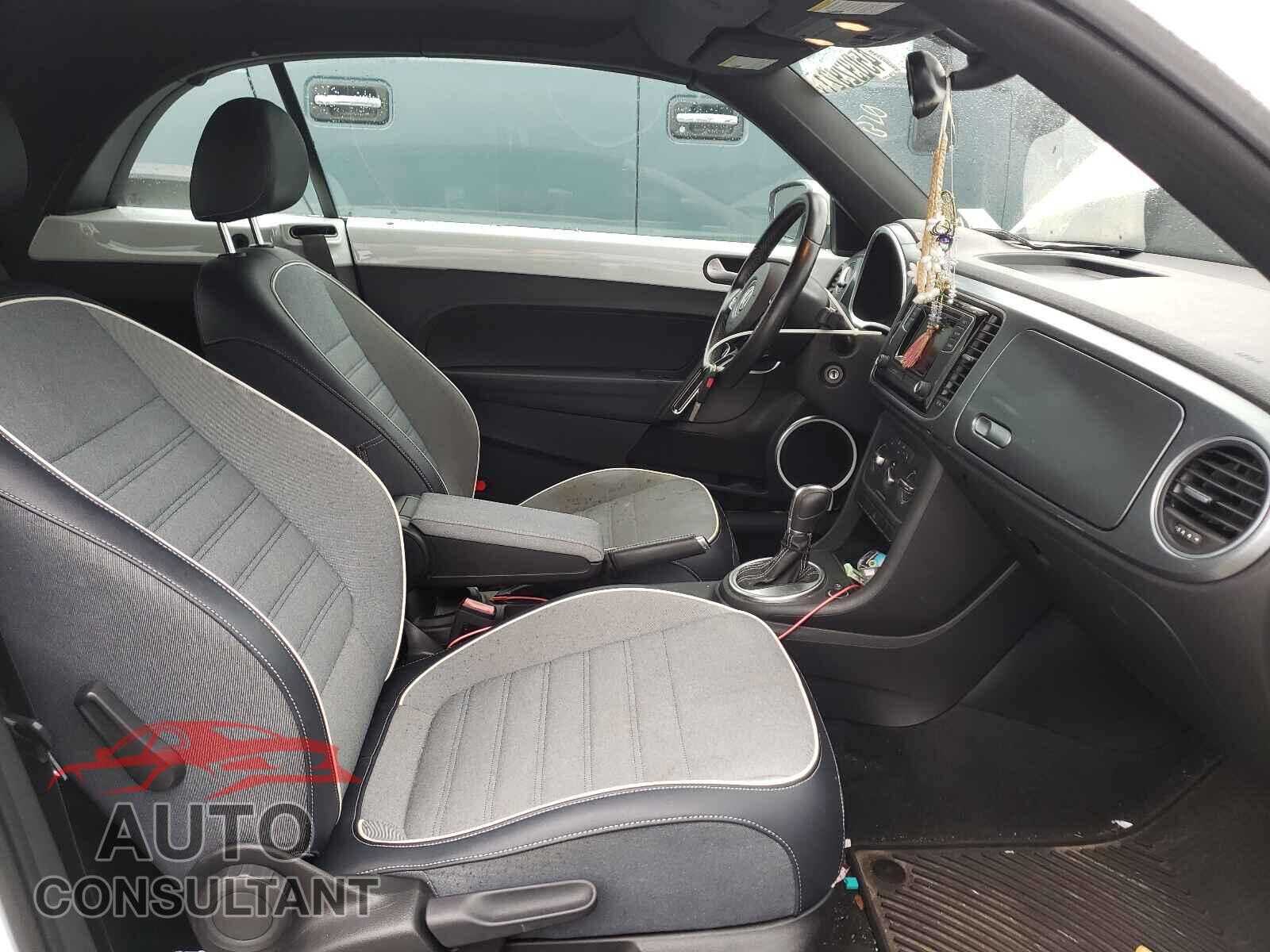 VOLKSWAGEN BEETLE 2016 - 3VW517ATXGM816724