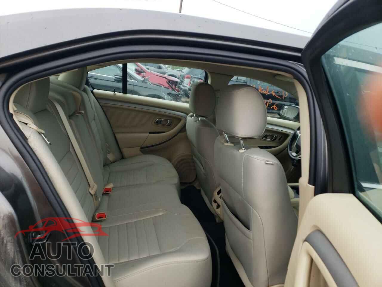FORD TAURUS 2019 - 1FAHP2D89KG114881