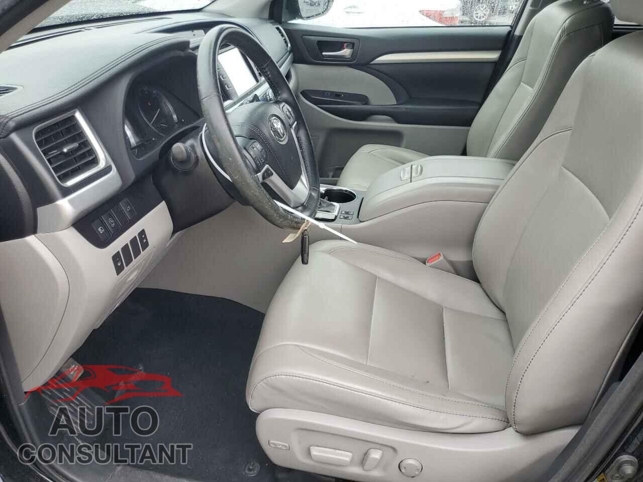TOYOTA HIGHLANDER 2018 - 5TDKZRFH2JS271463