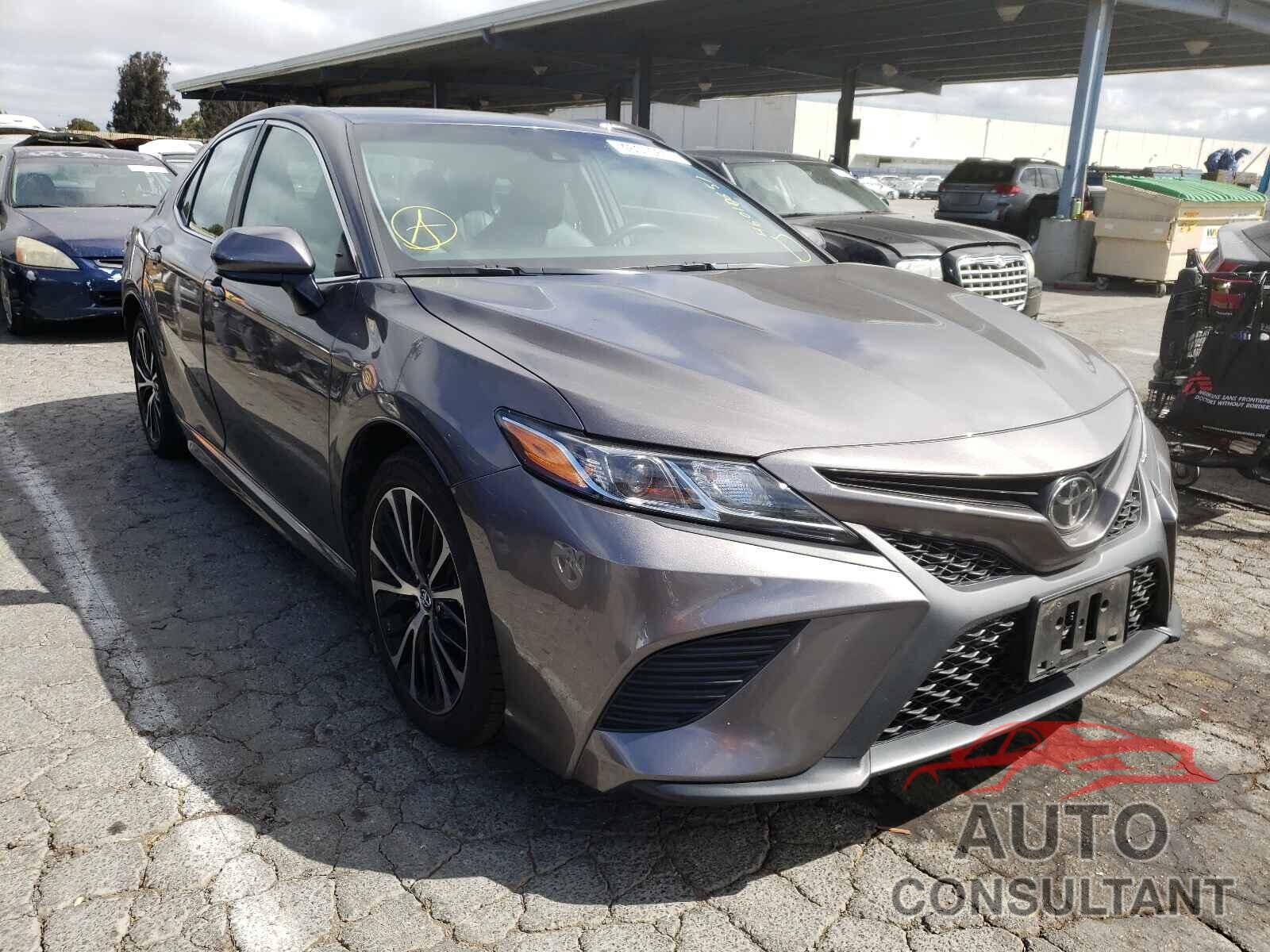 TOYOTA CAMRY 2018 - 4T1B11HK8JU031178