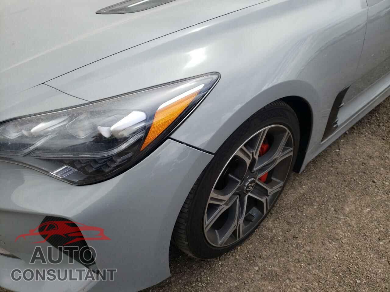 KIA STINGER 2018 - KNAE55LC8J6018431