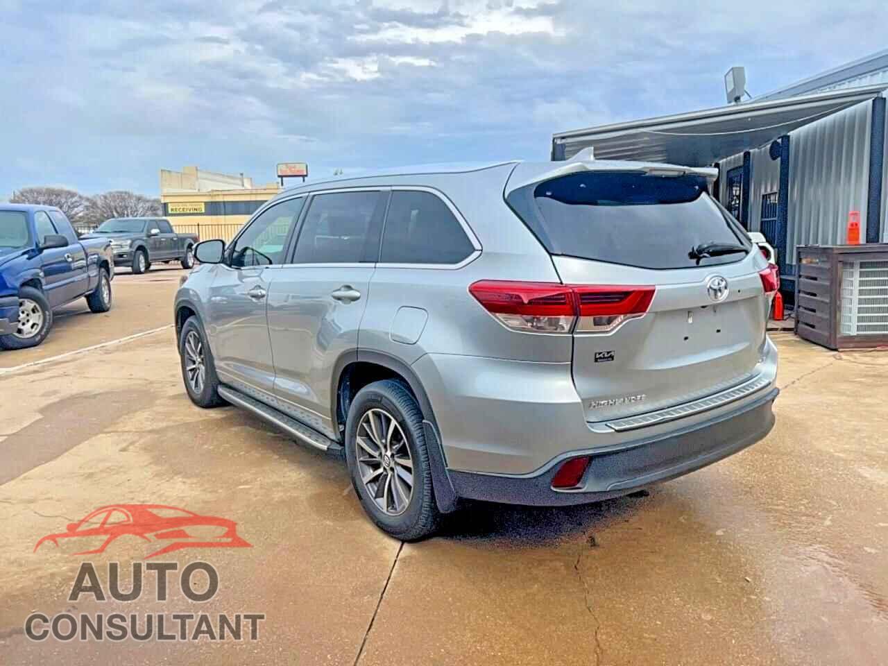 TOYOTA HIGHLANDER 2018 - 5TDKZRFH9JS546424