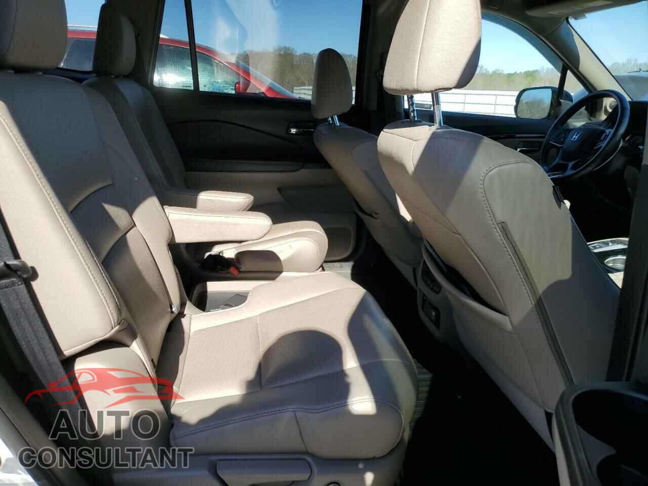 HONDA PILOT 2019 - 5FNYF6H04KB004260