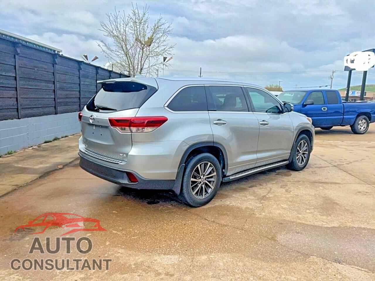 TOYOTA HIGHLANDER 2018 - 5TDKZRFH9JS546424