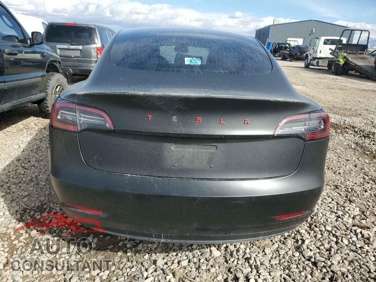 TESLA MODEL 3 2018 - 5YJ3E1EB1JF085139