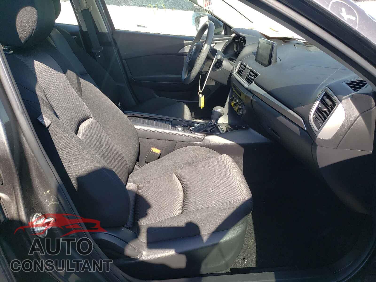 MAZDA 3 2018 - 3MZBN1U76JM204059
