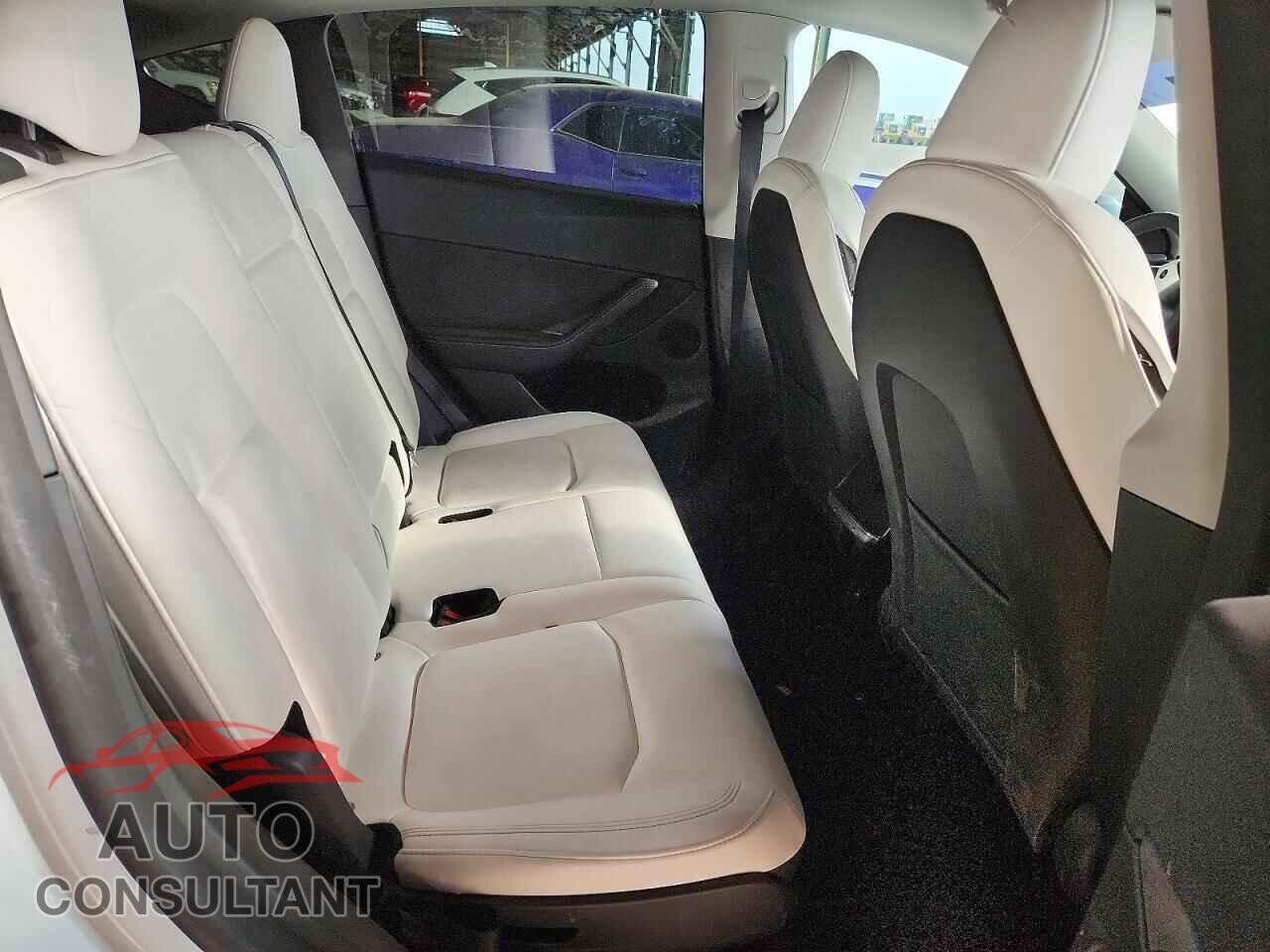 TESLA MODEL Y 2024 - 7SAYGAEE7RF046578
