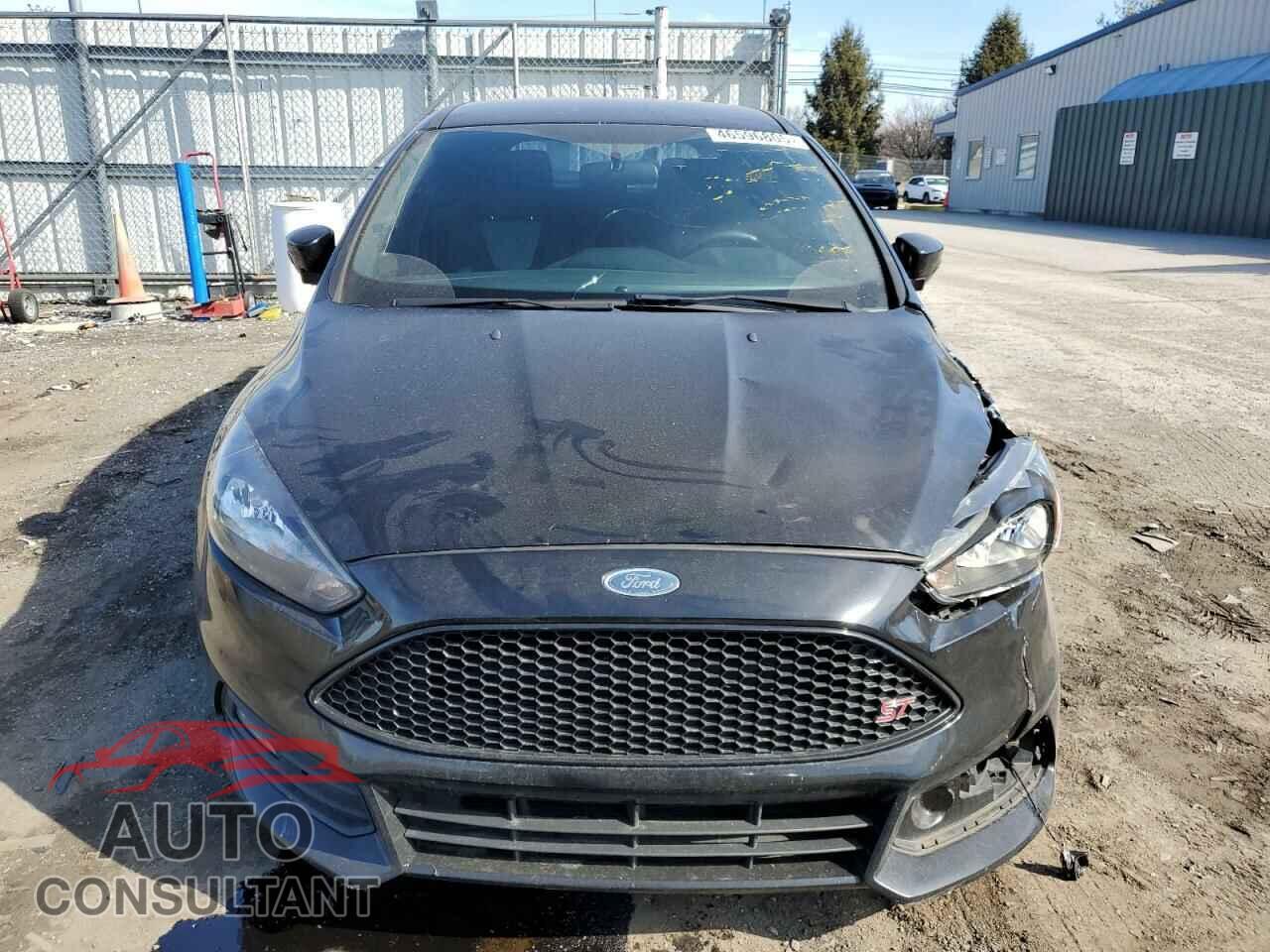 FORD FOCUS 2018 - 1FADP3L9XJL285210